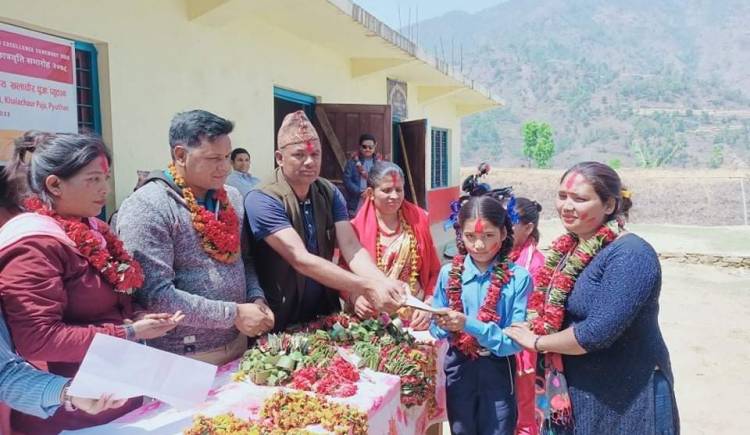 दुर्गमका विद्यार्थीलाई ५३ हजार बराबरको छात्रवृत्ति