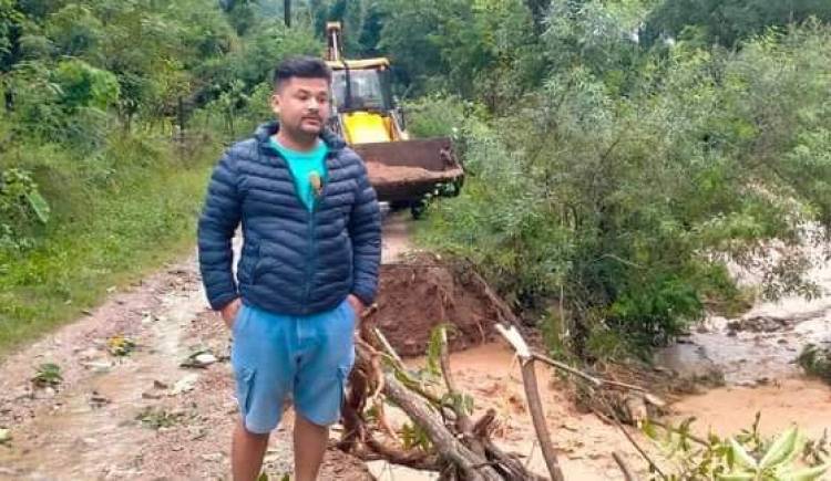 बाढी पीडितको उद्दार र राहतमा यसरी जुटे,नगर प्रबक्ता "सुमन श्रेष्ठ"