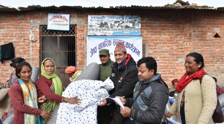 जेष्ठ नागरिकलाई न्यायो कपडा वितरण 