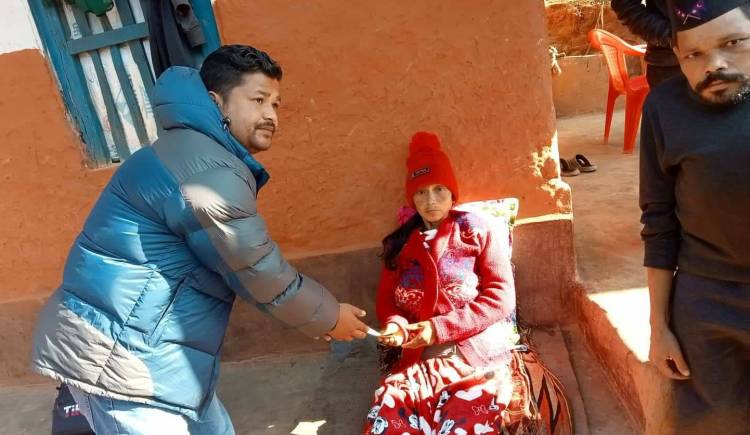 गरिब तथा विपन्नको सहारा बन्दै नगर प्रबक्ता सुमन श्रेष्ठ 