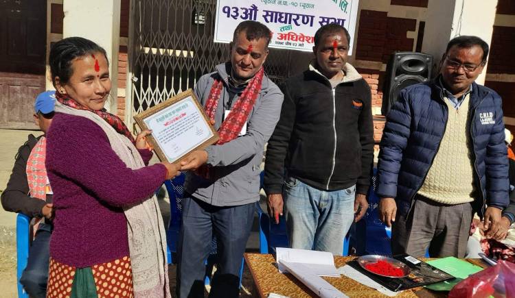 बहुमुखी सहकारीको साधारणसभा सम्पन्न: पुर्ब अध्यक्ष लाई सम्मान,बिपन्न विद्यार्थी र असल ऋणिलाई पुरस्कार 