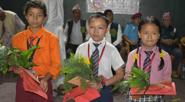 घोराही १४ सम्पुर्ण किशोरीलाई आईरन चक्की खुवाईने 