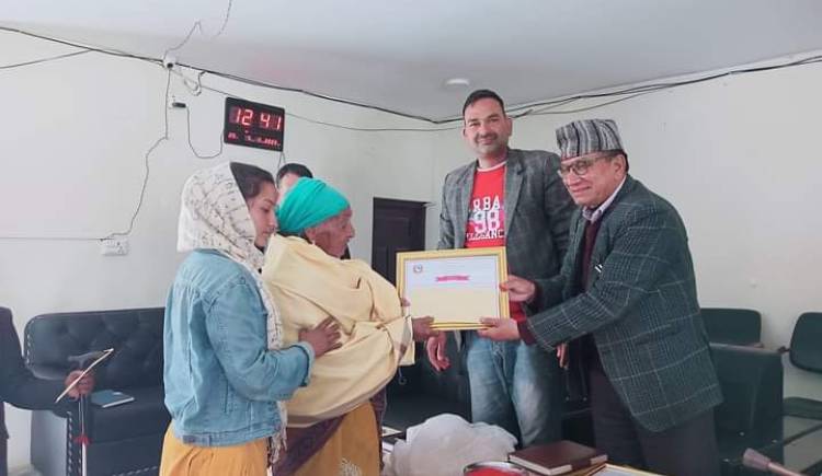 झिमरुकले गर्यो जेष्ठ नागरिकहरुलाई सम्मान