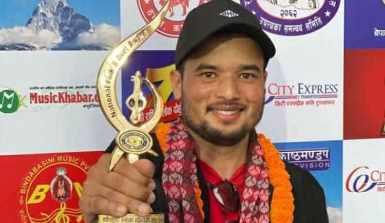 राष्ट्रिय लोक तथा दोहोरी गीत अवार्ड प्युठानका गोविन्द अनेकलाई