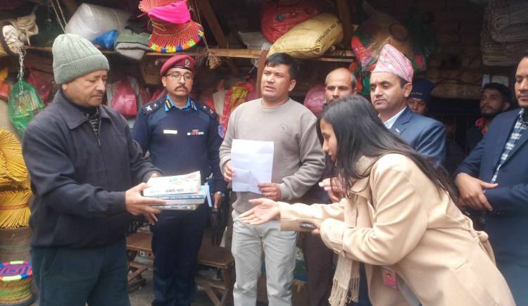 जिल्ला कारागार प्युठानका कैदिबन्दी लाई विभिन्न विधाका पुस्तक हस्तान्तरण 