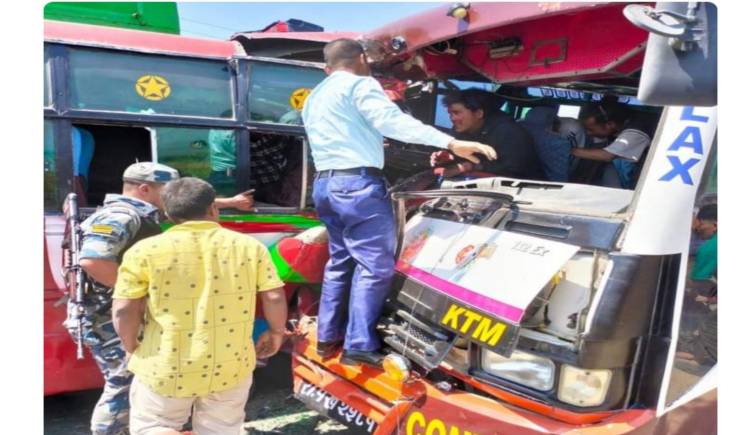 देउखुरीमा बस दुर्घटना हुँदा २४ जना घाइते, केहिको अवस्था गम्भीर