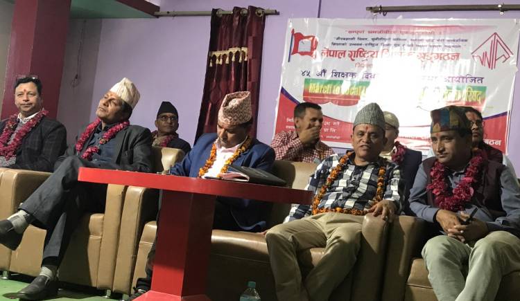 पेसागत सुरक्षाको निम्ति सबै शिक्षक एक ठाउँमा हुनुपर्ने