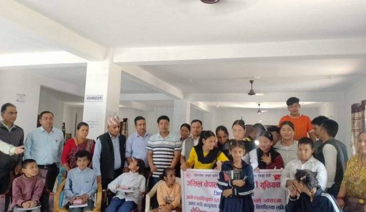 स्थापना दिवसमा अनेरास्ववियु प्युठानले बौद्धिक अपांगता विद्यार्थीलाई शैक्षिक सामाग्री वितरण गर्यो