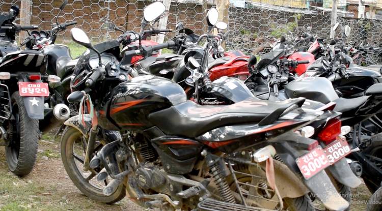लक–डाउन उल्लघन गर्ने  ३ सय ५० सवारी साधन  पक्राउ
