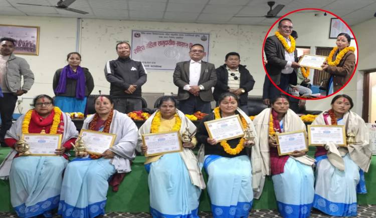 सरुमारानीले गर्यो ६ जना महिला स्वास्थ्य स्वयंसेविकालाई सम्मान
