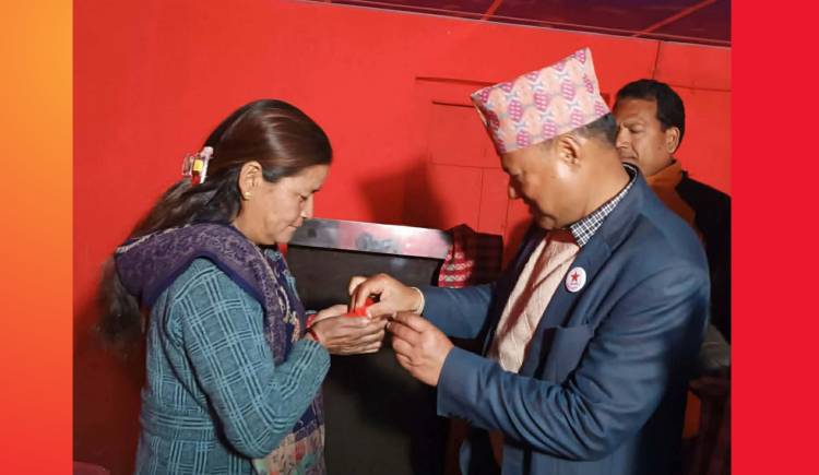 प्युठानकि कार्यपालिका सदस्य शान्ता खड्का कांग्रेस छोडेर नेकपामा प्रवेश 