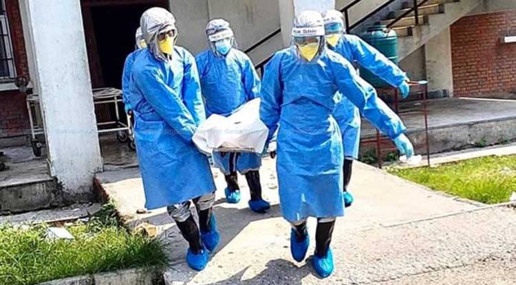 कोरोनाले ज्यान गुमाउनेको संख्या १८ पुग्यो : ९१३ डिस्चार्ज