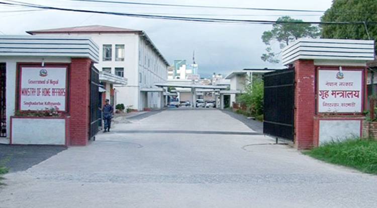 मास्क नलगाई बाहिर निस्किनेलाई पक्राउ गर्न गृहकाे निर्देशन ·