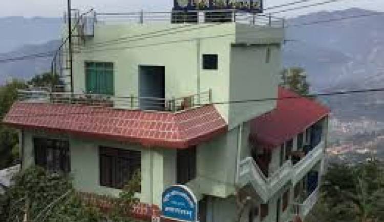 प्युठान उद्योग वाणिज्य संघको मतदान हुने पक्का भोट माग्न ब्यबसायीहरु घरघरमा