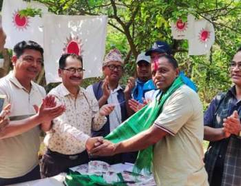 प्युठानमा नेपाली कांग्रेसका वडा सभापति नेकपा एमालेमा प्रवेश 