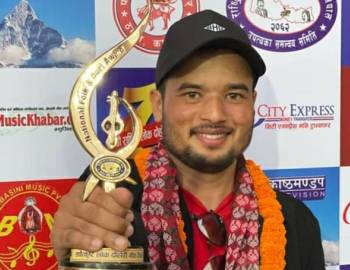 राष्ट्रिय लोक तथा दोहोरी गीत अवार्ड प्युठानका गोविन्द अनेकलाई