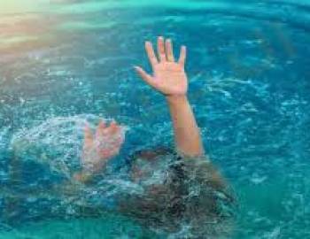 फोटो खिच्ने क्रममा खोलामा खसेर एकको मृत्यु