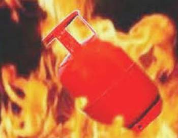 प्युठानमा ग्यास लिक हुँदा आगलागी,घरायसी सामाग्री जलेर नष्ट   