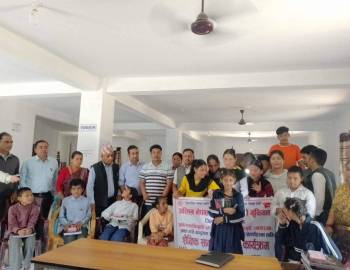 स्थापना दिवसमा अनेरास्ववियु प्युठानले बौद्धिक अपांगता विद्यार्थीलाई शैक्षिक सामाग्री वितरण गर्यो