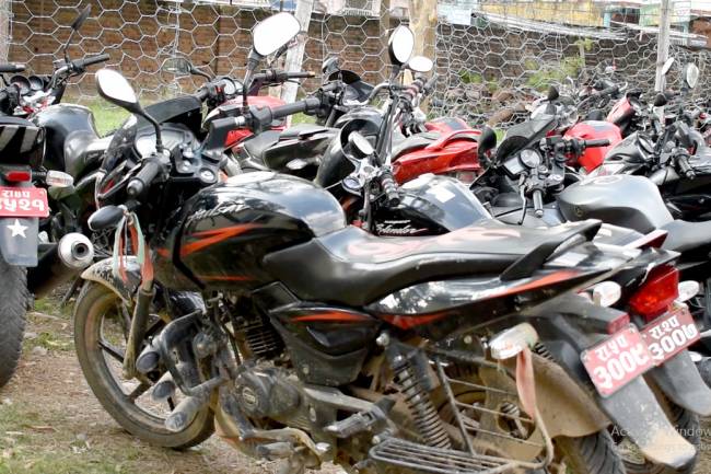 लक–डाउन उल्लघन गर्ने  ३ सय ५० सवारी साधन  पक्राउ