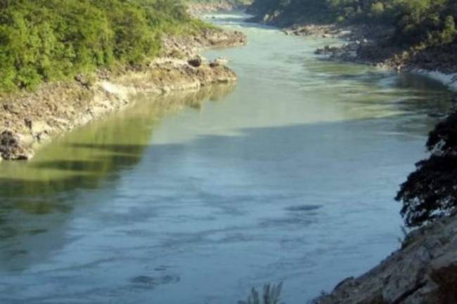 सुनकोसी नदीले बगाउँदा दुई जना बेपत्ता