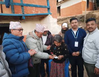 ७२ वर्षको पर्खाइपछि घरमै पाइन नागरिकता,अम्मि बुढा खुशीले मख्ख