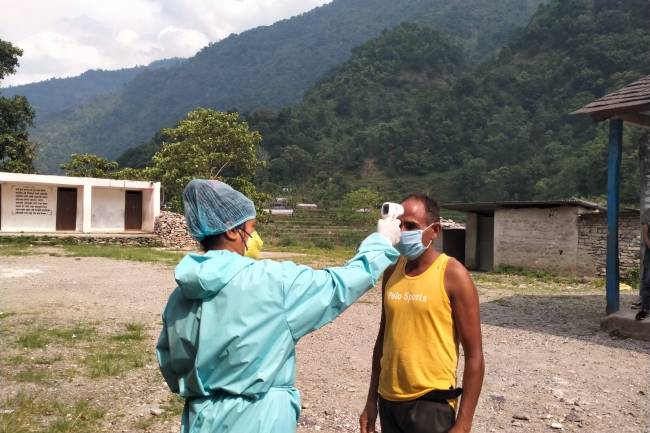 कोरोना परिक्षणको दायरा नबढाउँदा संक्रमणको जोखिम उच्च स्थानीय त्रसित