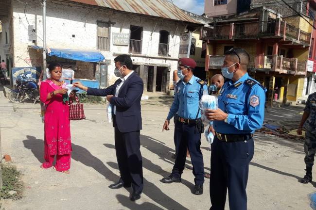 प्युठानमा अब मास्क नलगाई हिड्नेलाई एक सय रुपैयाँ जरिवाना र जेल सजाय