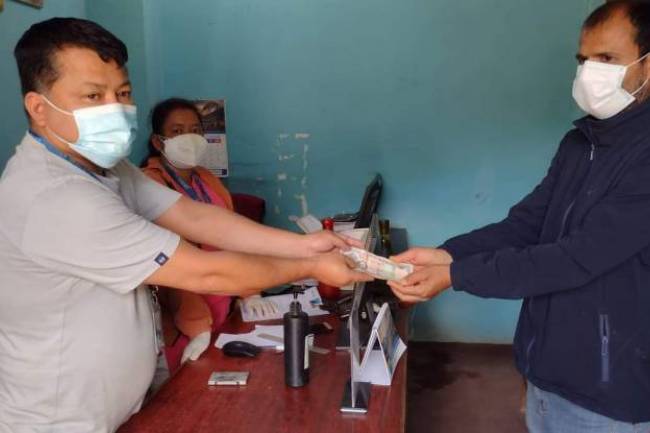 ज्योति बिकास बैंक द्वारा पत्रकार महासंघ प्युठानलाई सुरक्षा सामाग्री खरिदका लागी आर्थिक सहयोग